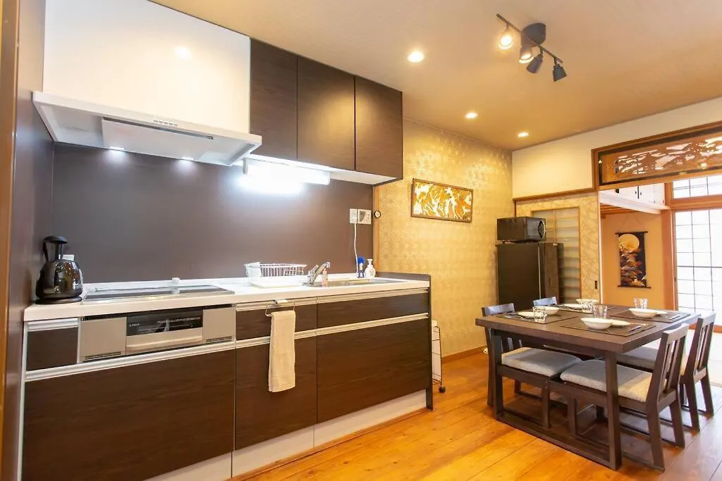 Kanmuritei Guest House Up To 7 Pax, 冠邸l和モダン最大7名まで宿泊可能 Kyoto Japan